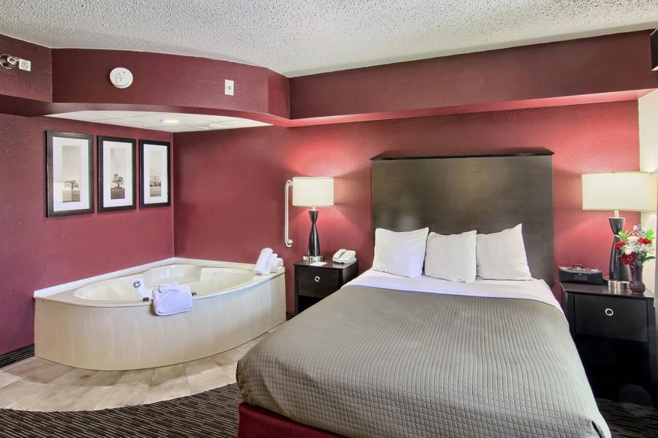 Blossom Hotel & Suites Травърс Сити Екстериор снимка
