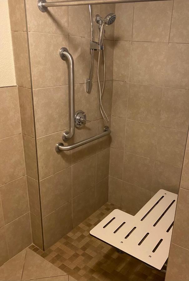 Blossom Hotel & Suites Травърс Сити Екстериор снимка