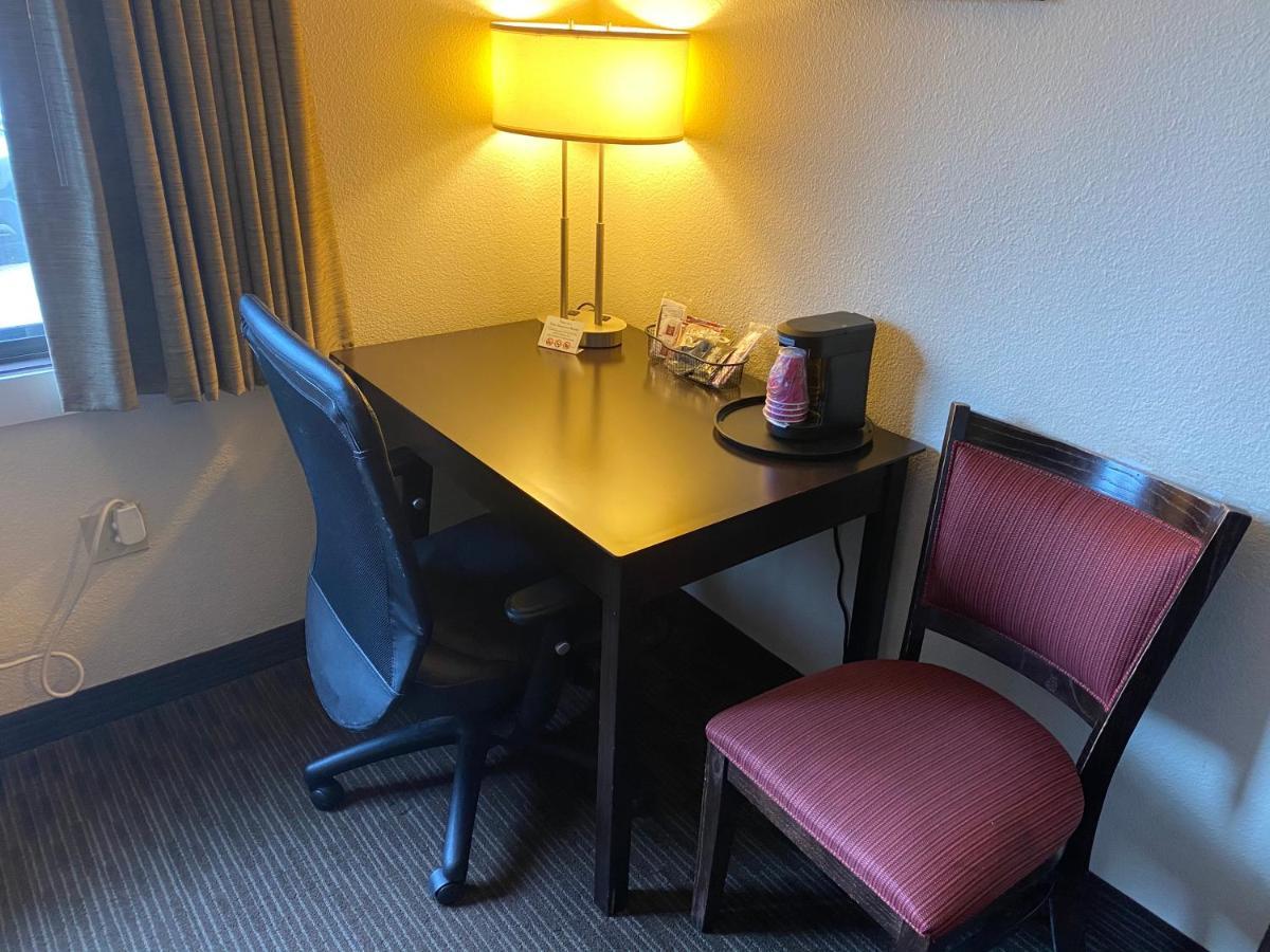 Blossom Hotel & Suites Травърс Сити Екстериор снимка