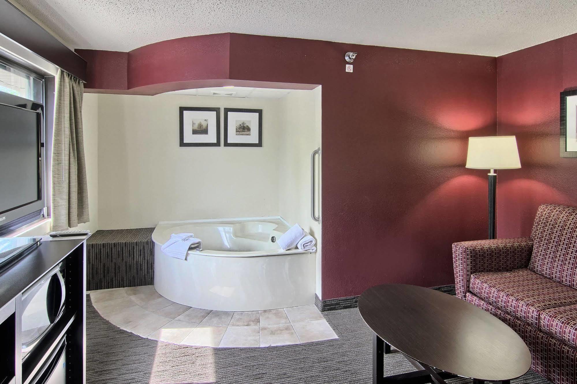 Blossom Hotel & Suites Травърс Сити Екстериор снимка