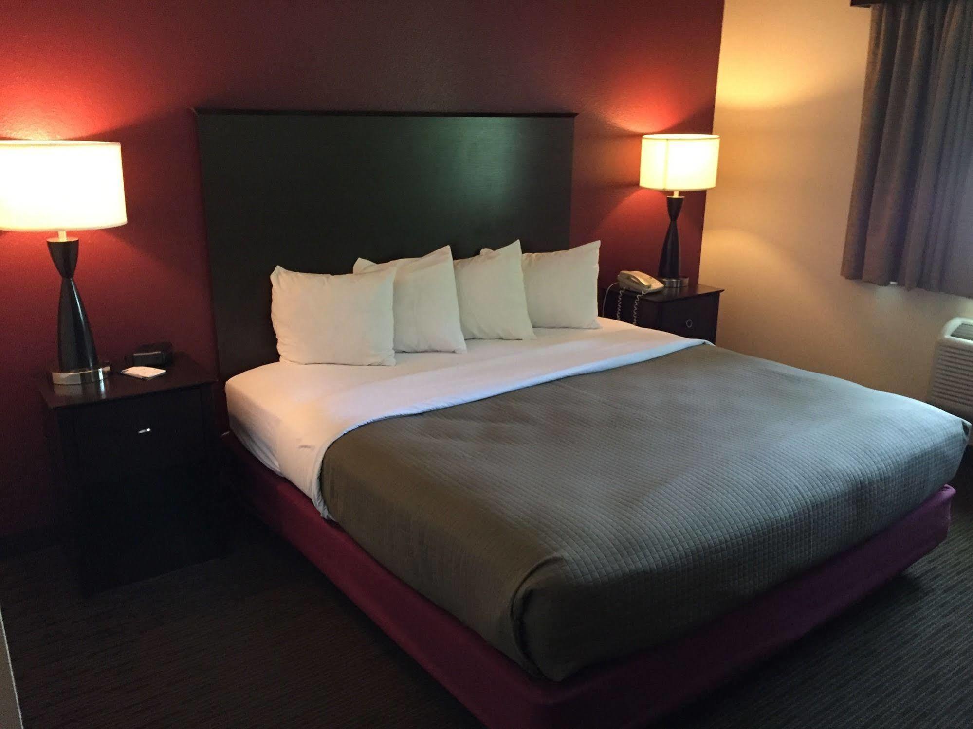 Blossom Hotel & Suites Травърс Сити Екстериор снимка
