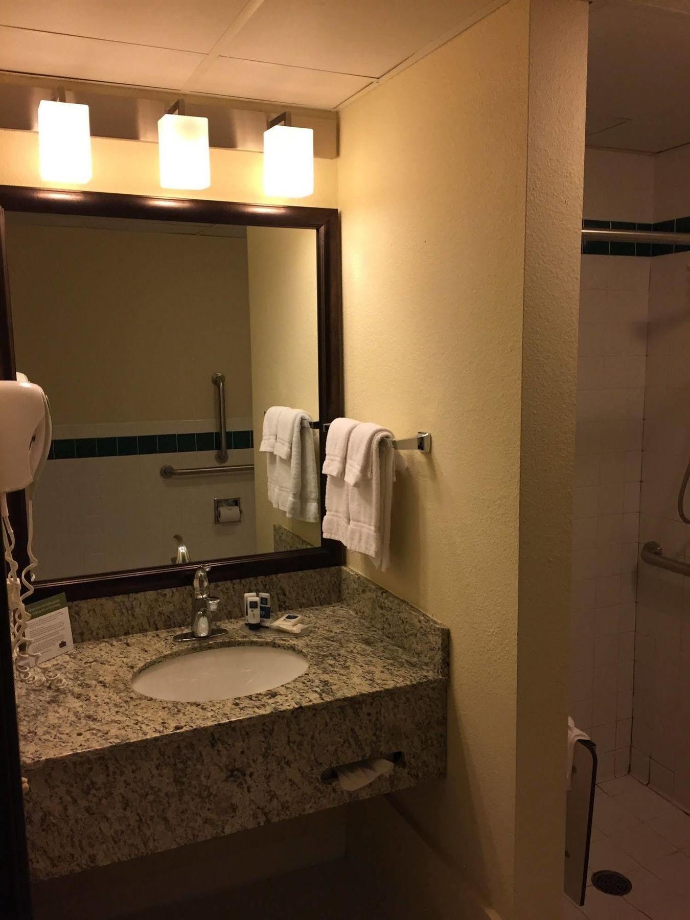 Blossom Hotel & Suites Травърс Сити Екстериор снимка