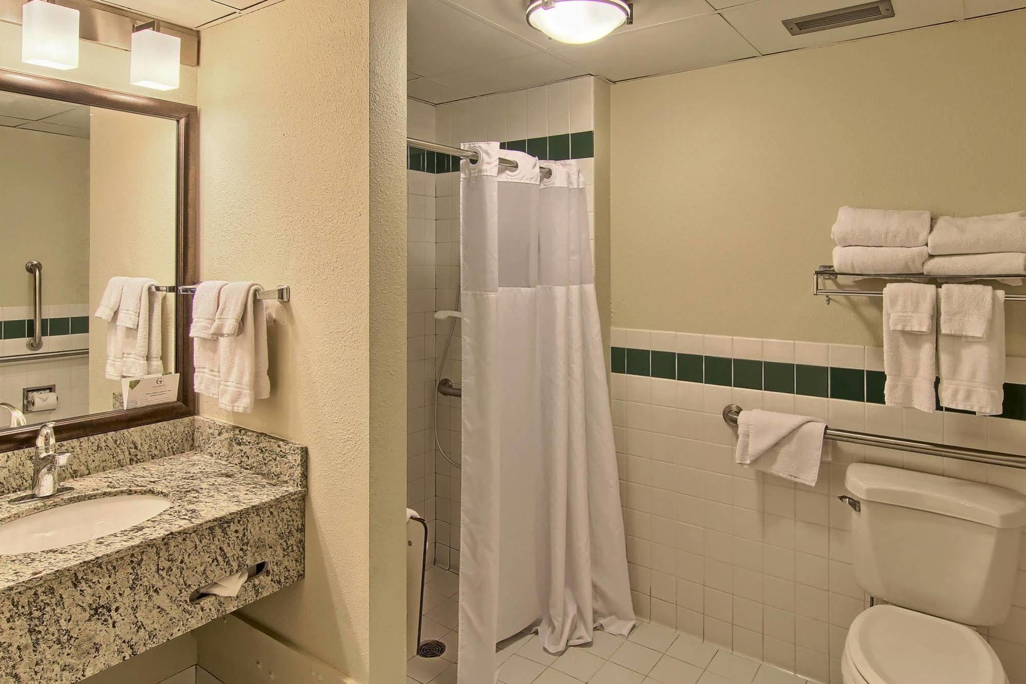Blossom Hotel & Suites Травърс Сити Екстериор снимка
