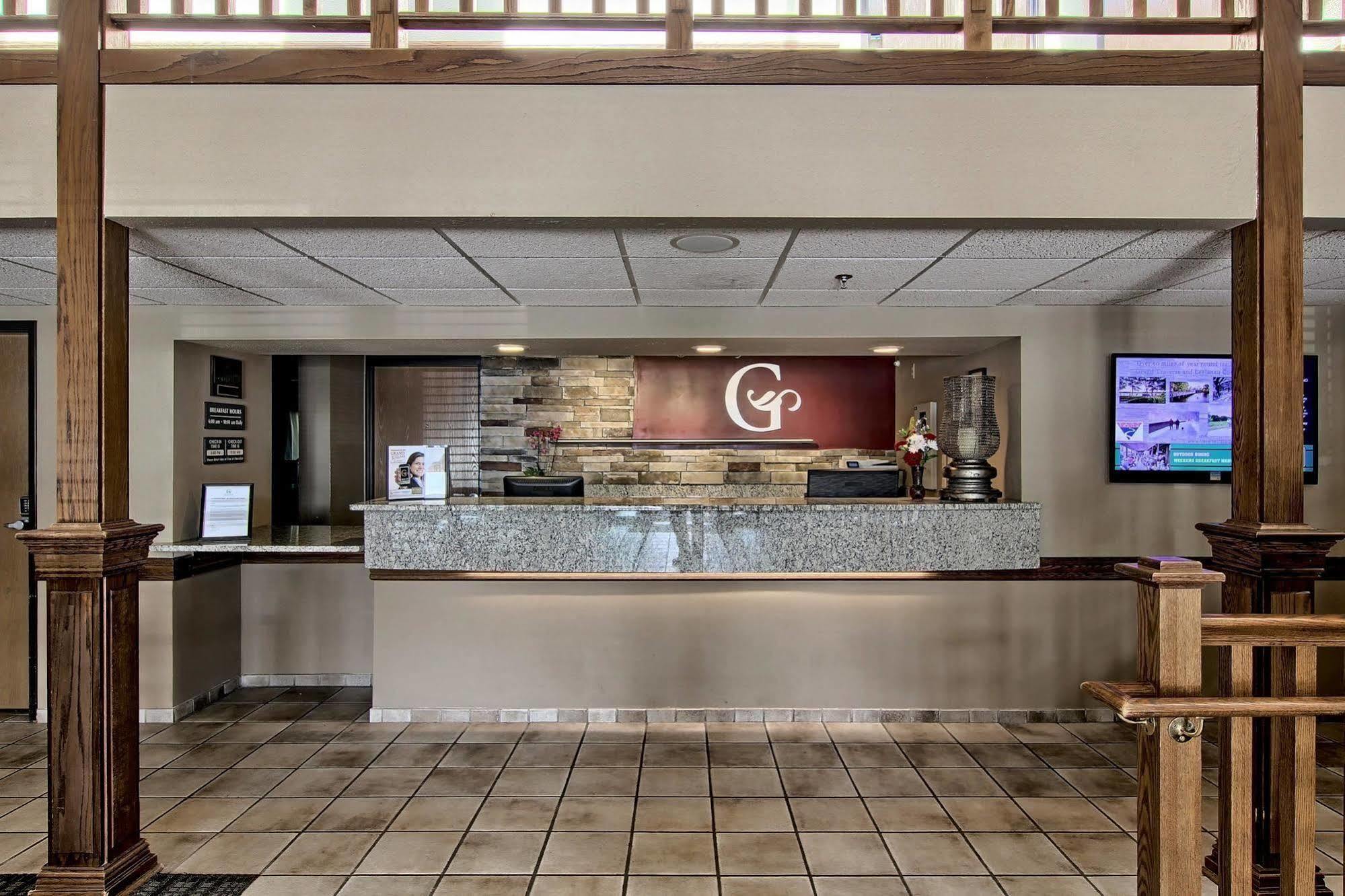 Blossom Hotel & Suites Травърс Сити Екстериор снимка