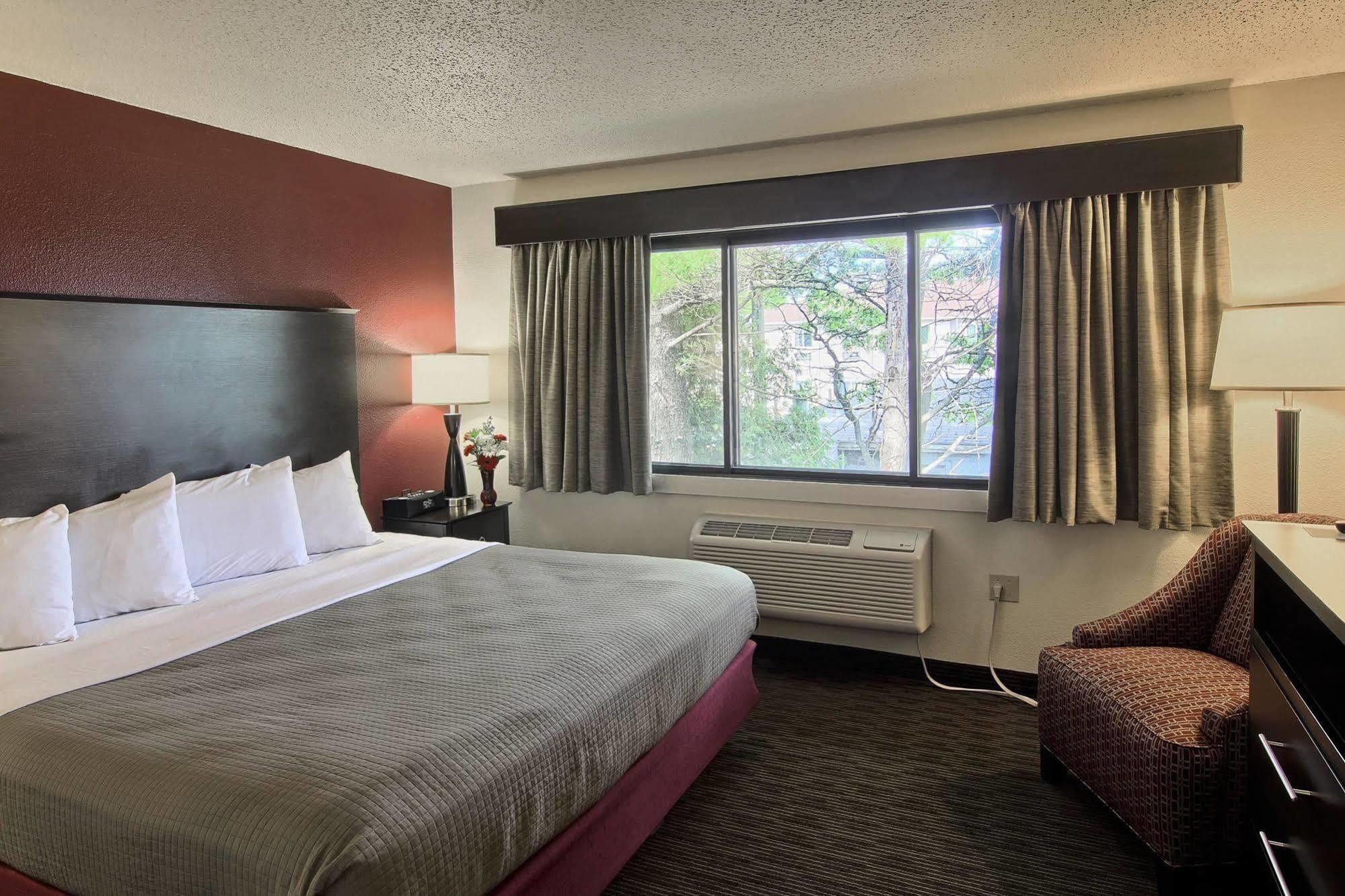 Blossom Hotel & Suites Травърс Сити Екстериор снимка